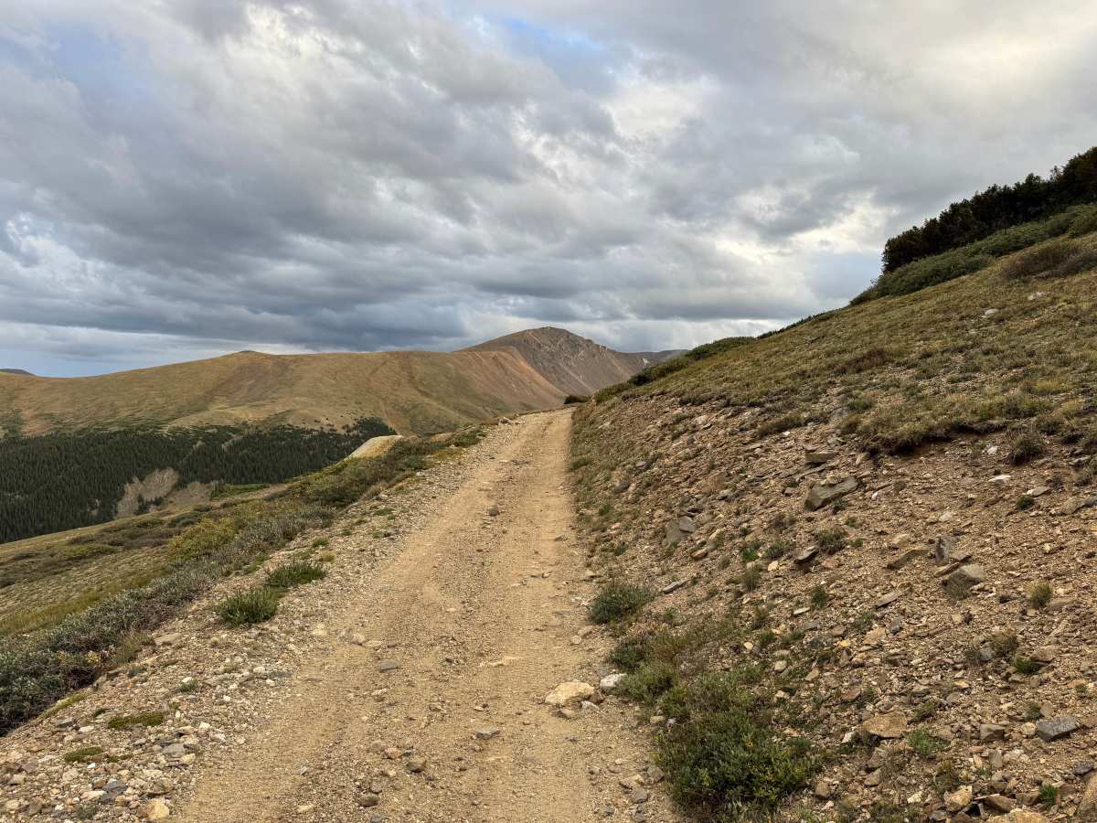 Santiago Mine trail photo