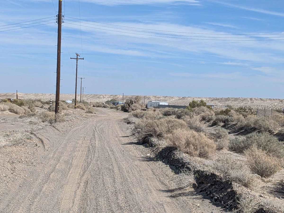 Dirt Road - BLM 232 photo 2