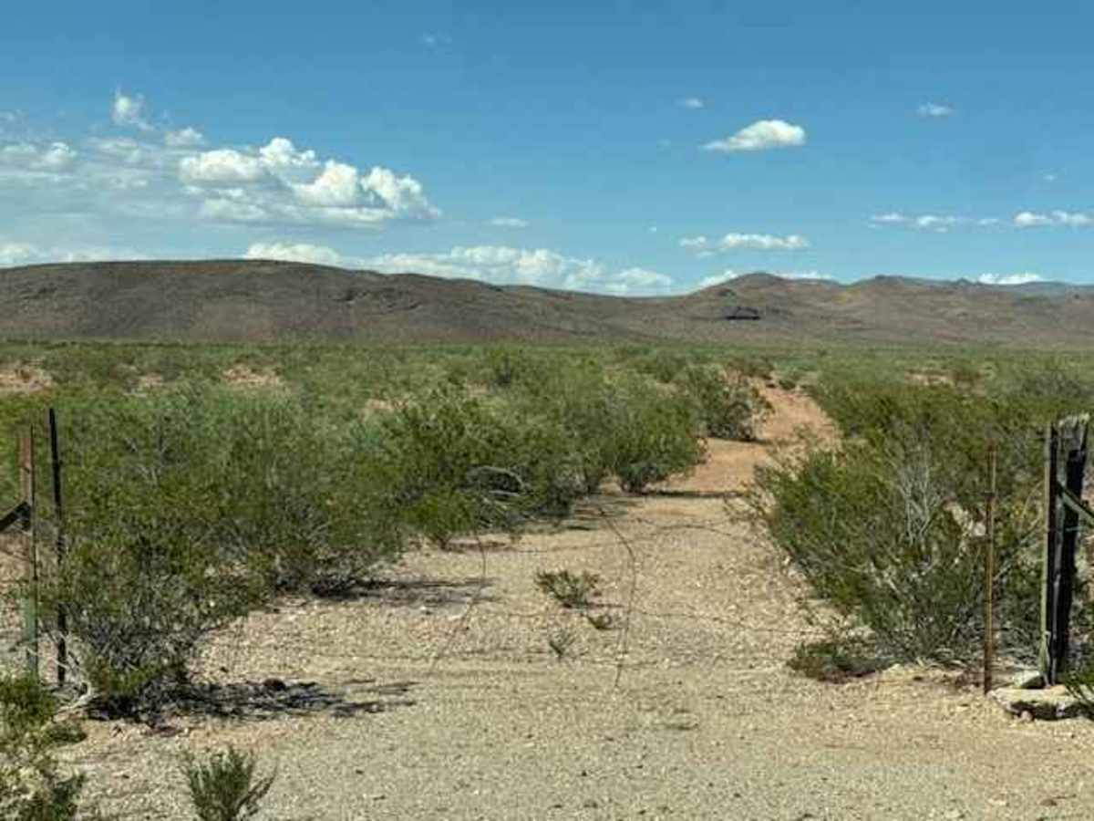 Old Wright Monument - BLM PE1127 trail photo