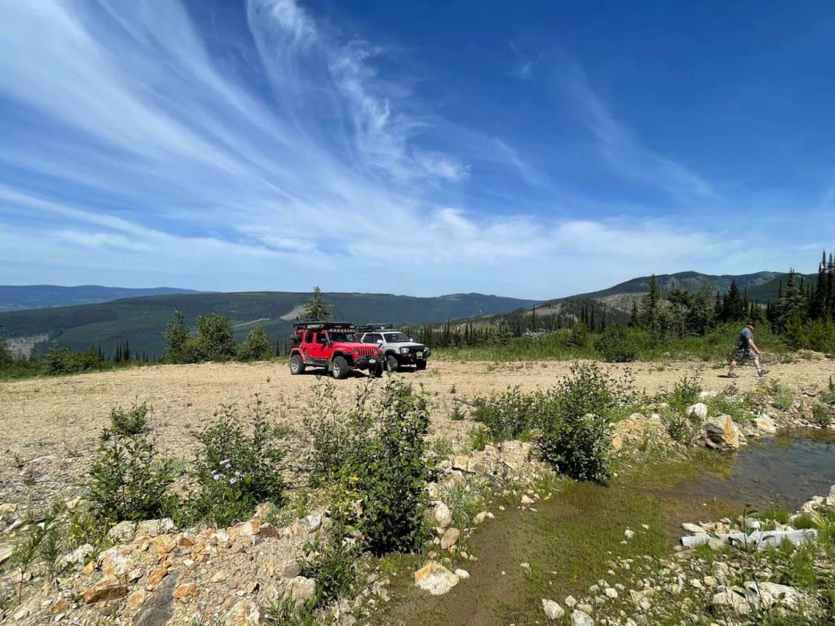Grizzly Refuge trail photo
