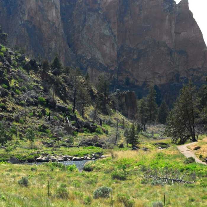 Near Smith Rock, River Trail Hike