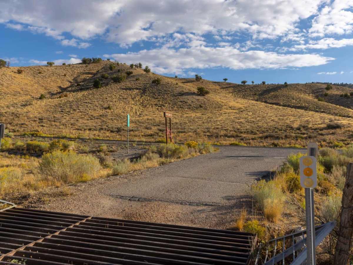 Willow Creek Canyon Road trail photo