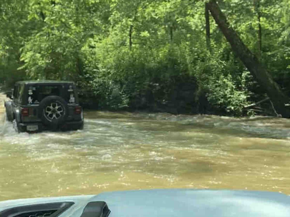 Wade Adkins Branch Road photo 4