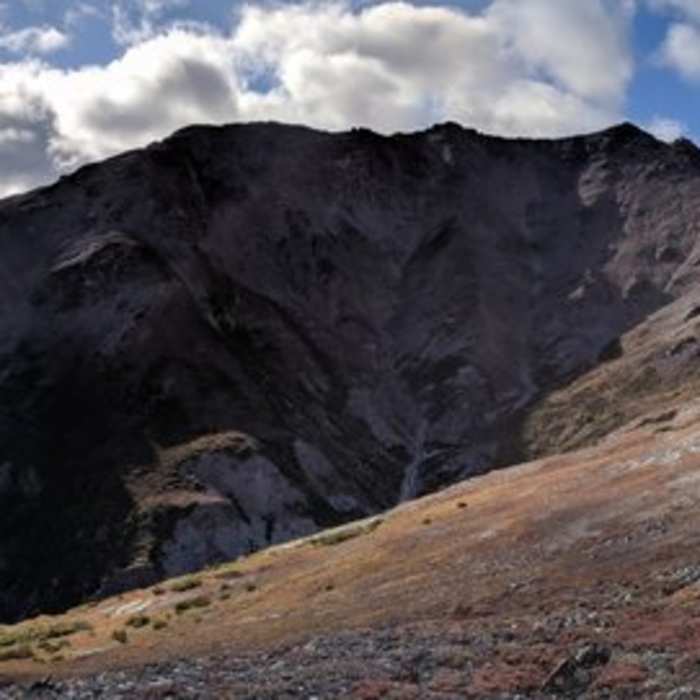 Looking up the ridge line to the summit of Mount Healy. Near Mount Healy from Bison Gulch