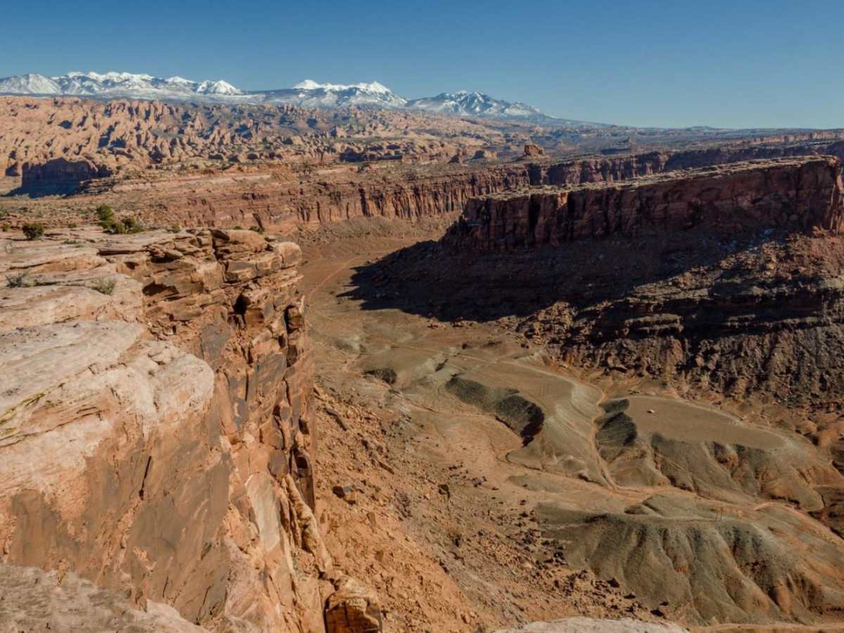 Cliff Hanger photo 6