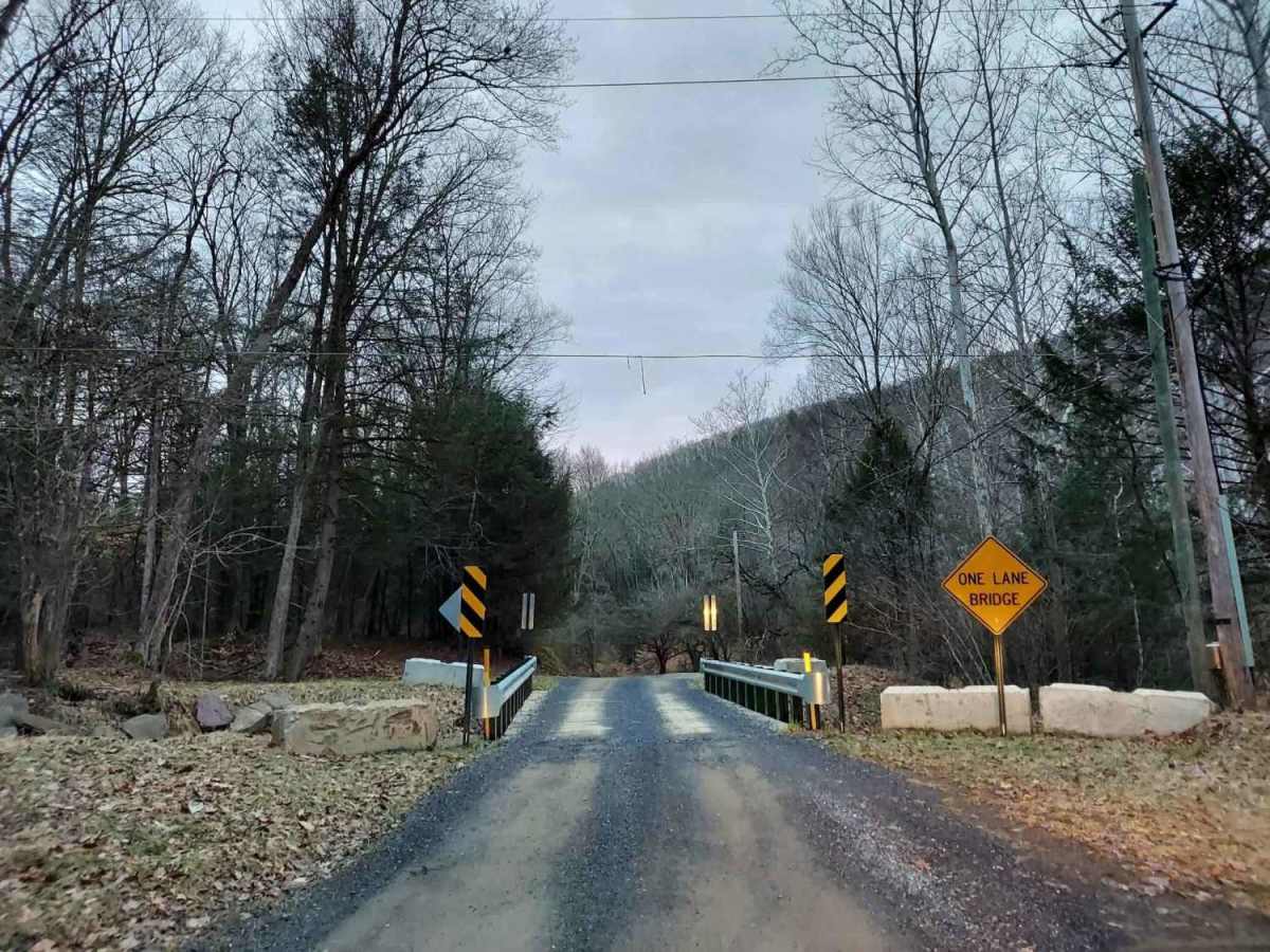 Hunts Run Road trail photo