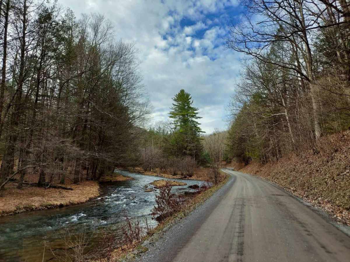 East Hicks Run Road trail photo