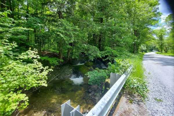 Hale Hollow Road