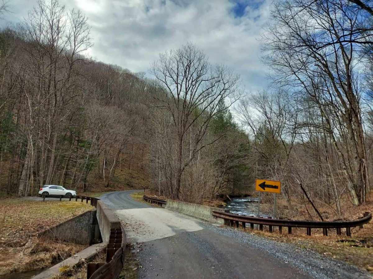 East Hicks Run Road photo 3