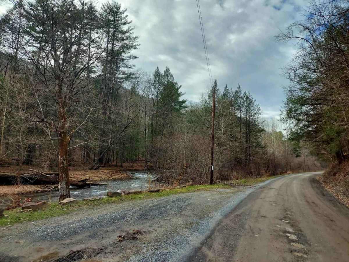 East Hicks Run Road photo 2