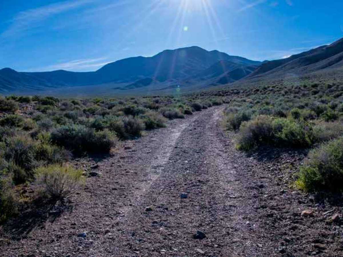 Nemo Canyon Road trail photo