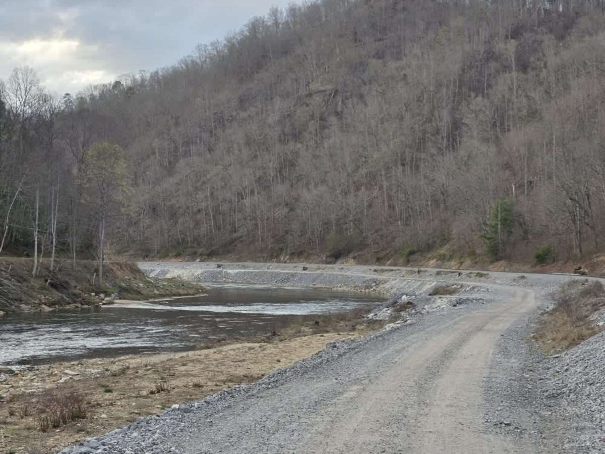 Huntdale Road trail photo