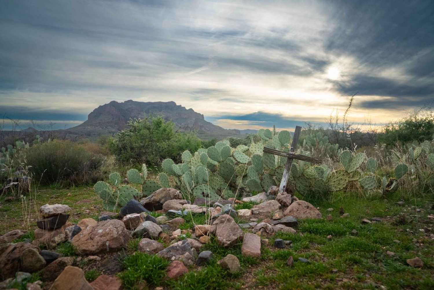 Historic Pinal Cemetery Trail