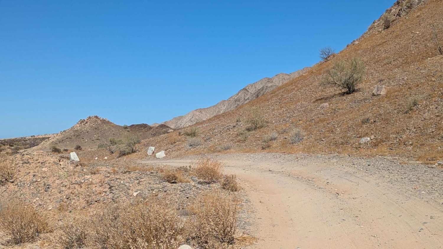 Sendero de Descenso por el Acantilado