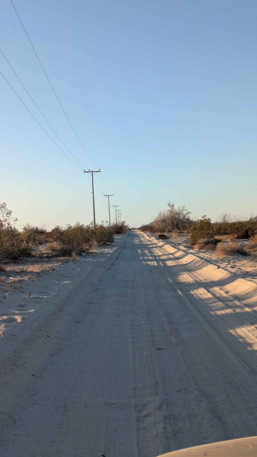 Via de Acceso al Poste de Energia