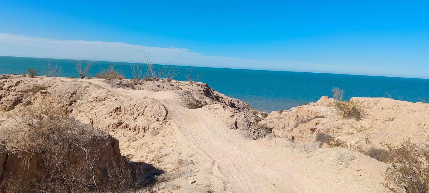 Sendero de Descenso por el Acantilado