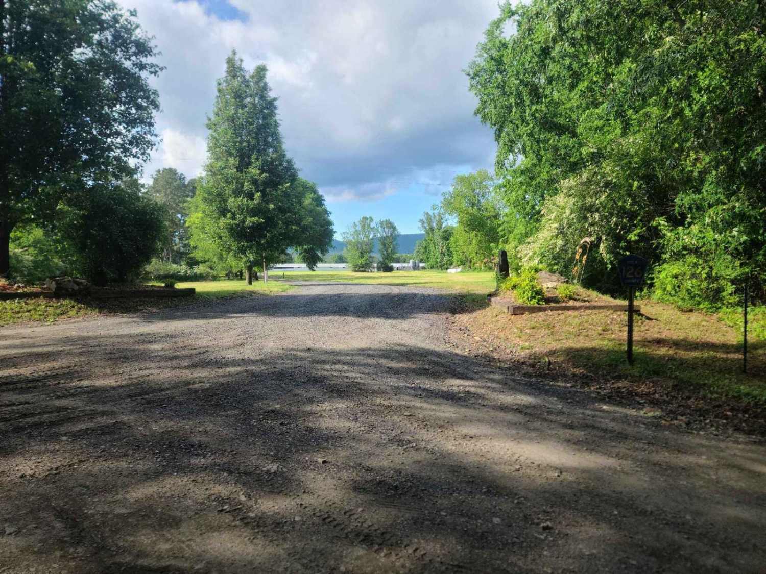 417 Road / Bent Chicken House Road