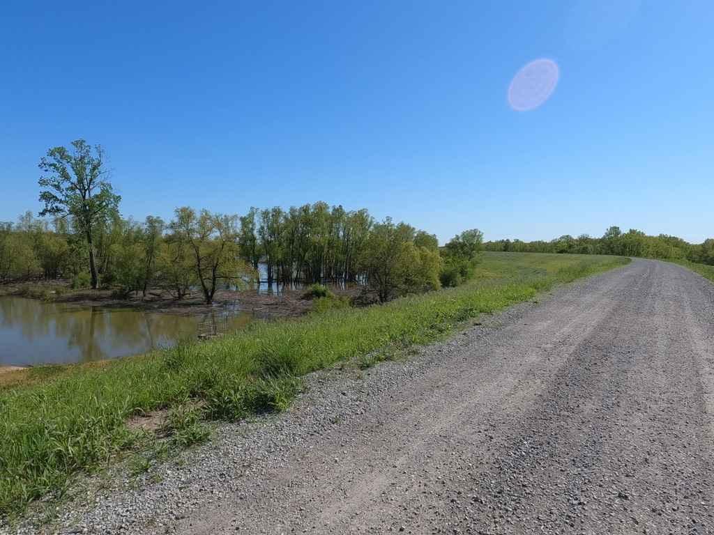 Big Muddy River Levee Road