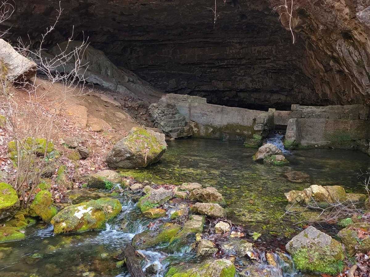 Cave Spring - NPS 105 trail photo