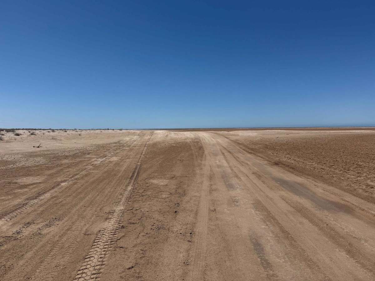 Low Route Salt Flats photo 4