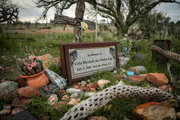 Historic Pinal Cemetery Trail