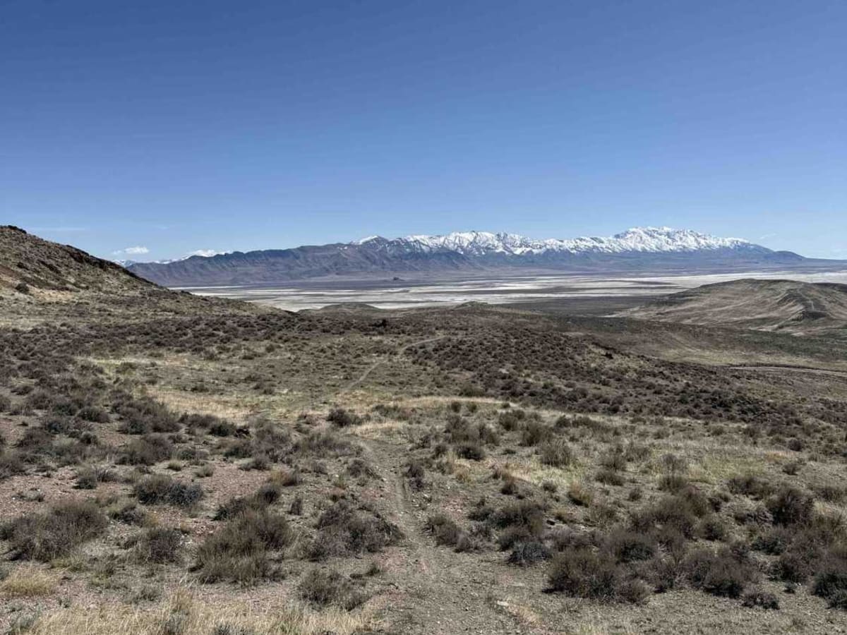 East Magic Mountain trail photo