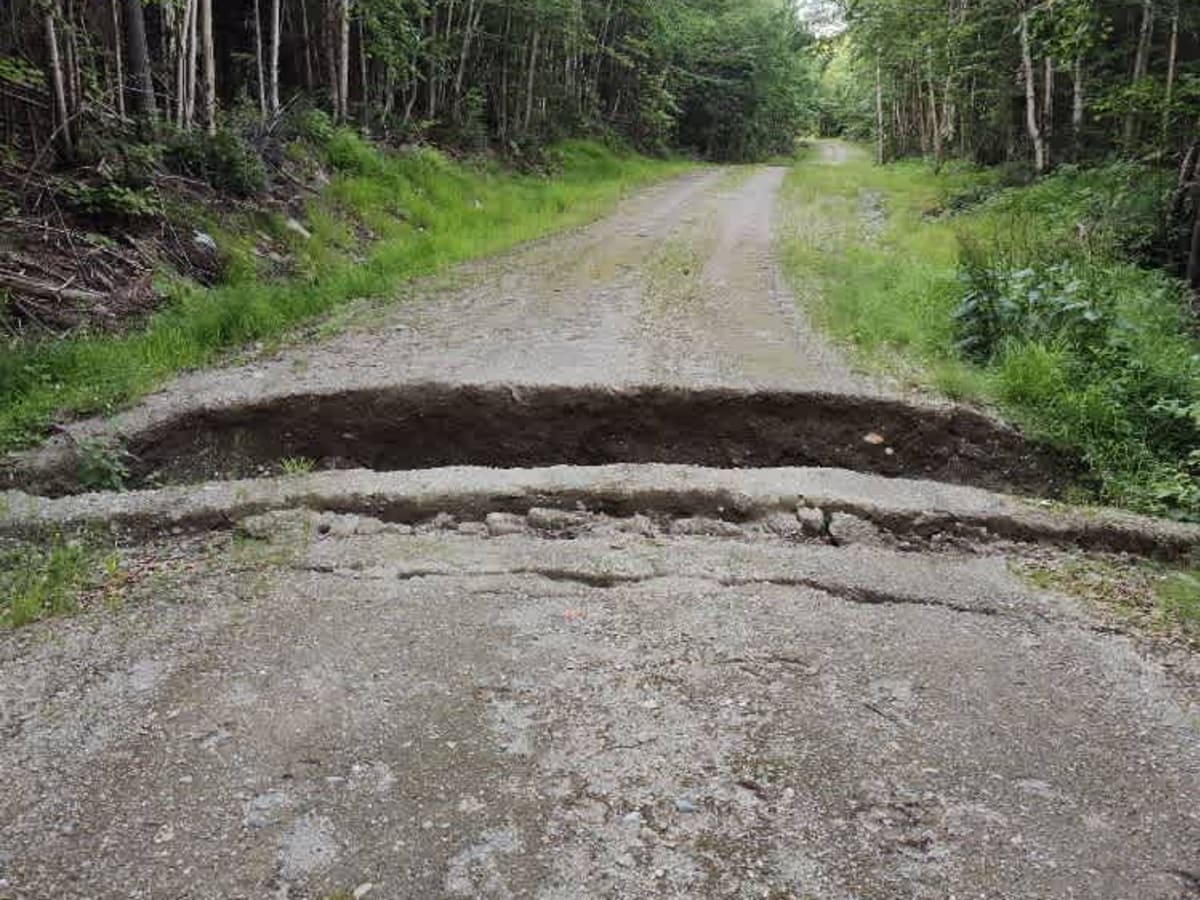 Magalloway Road to Hawk Road photo 4