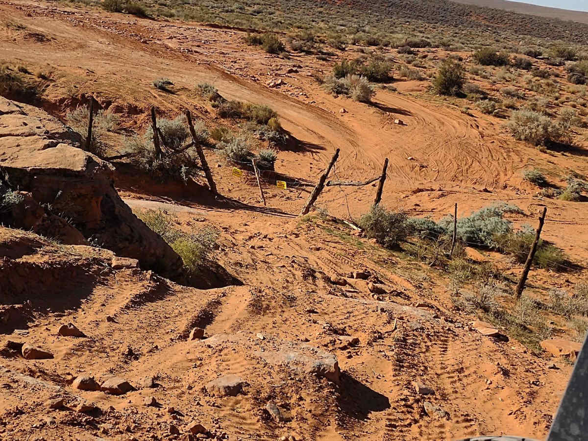 Dinosaur Tracks to East Rim trail photo