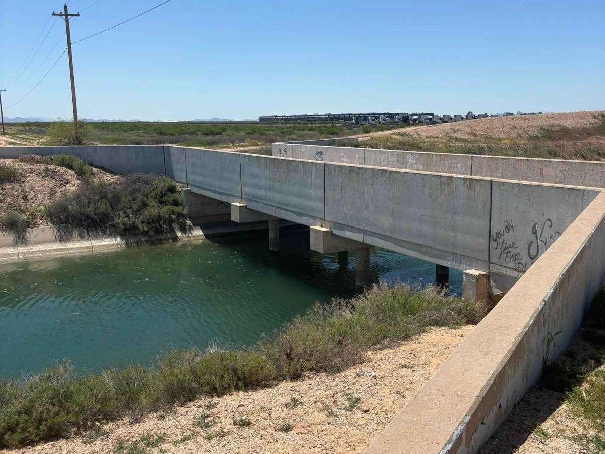 Eloy Canal Trail photo 3