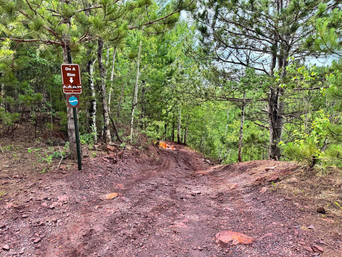 On A Rim trail photo