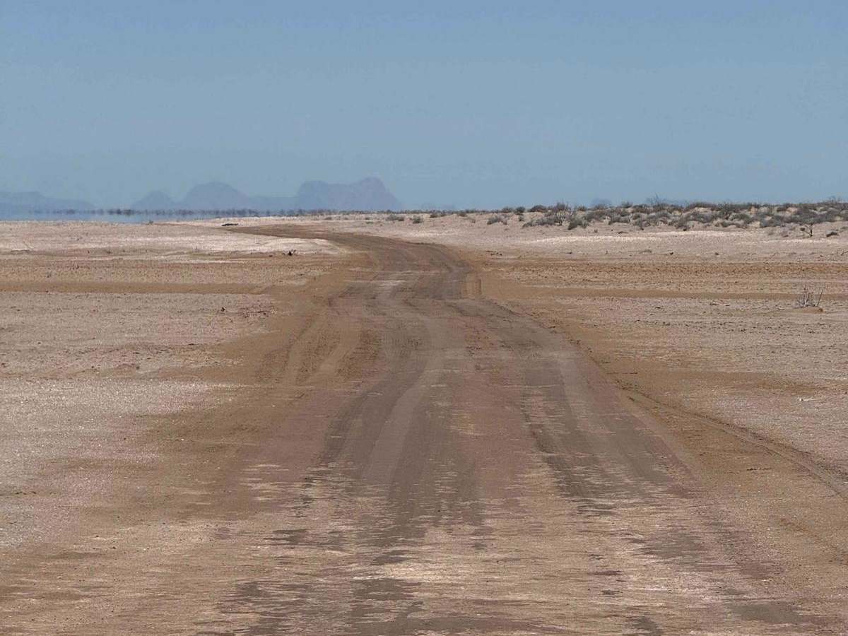 Low Route Salt Flats photo 3