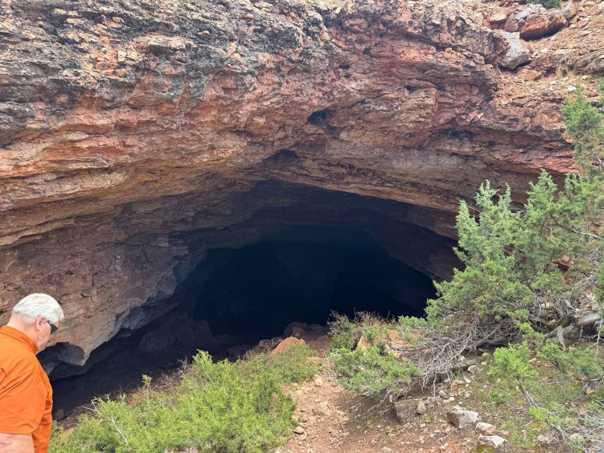 Horsethief Cave trail photo