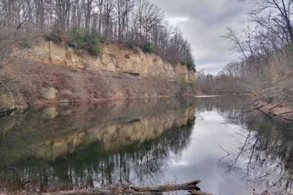 Land between the ponds