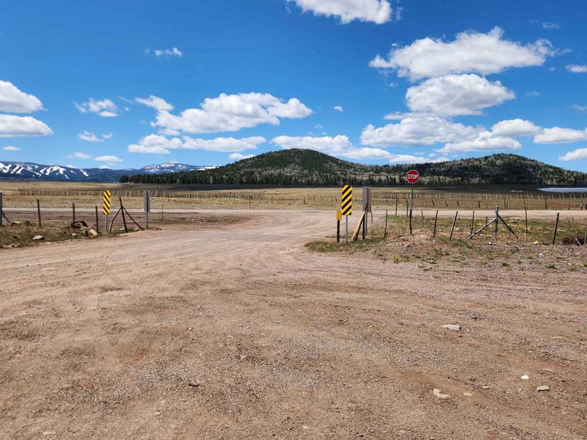 Carnero Lake trail photo
