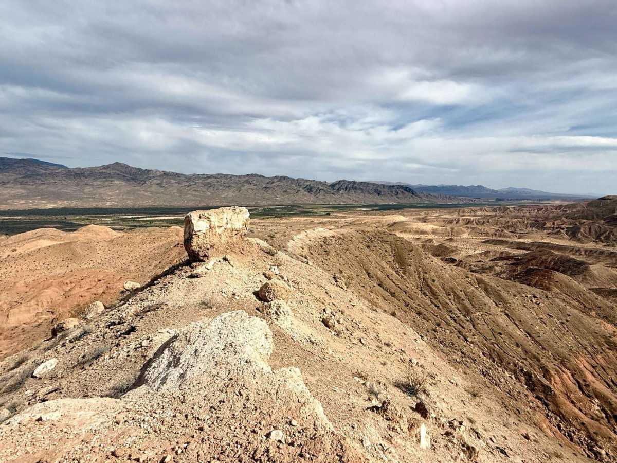 Mormon Mesa Southeast Rim trail photo