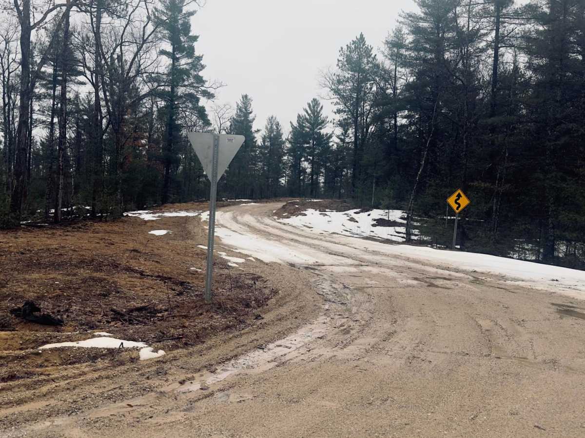 Guernsey Lake Rd trail photo
