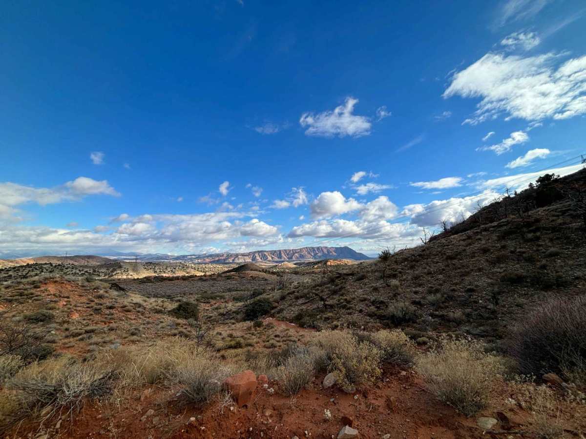 Red Canyon/Back Way to Motoqua Birthing Cave photo 3