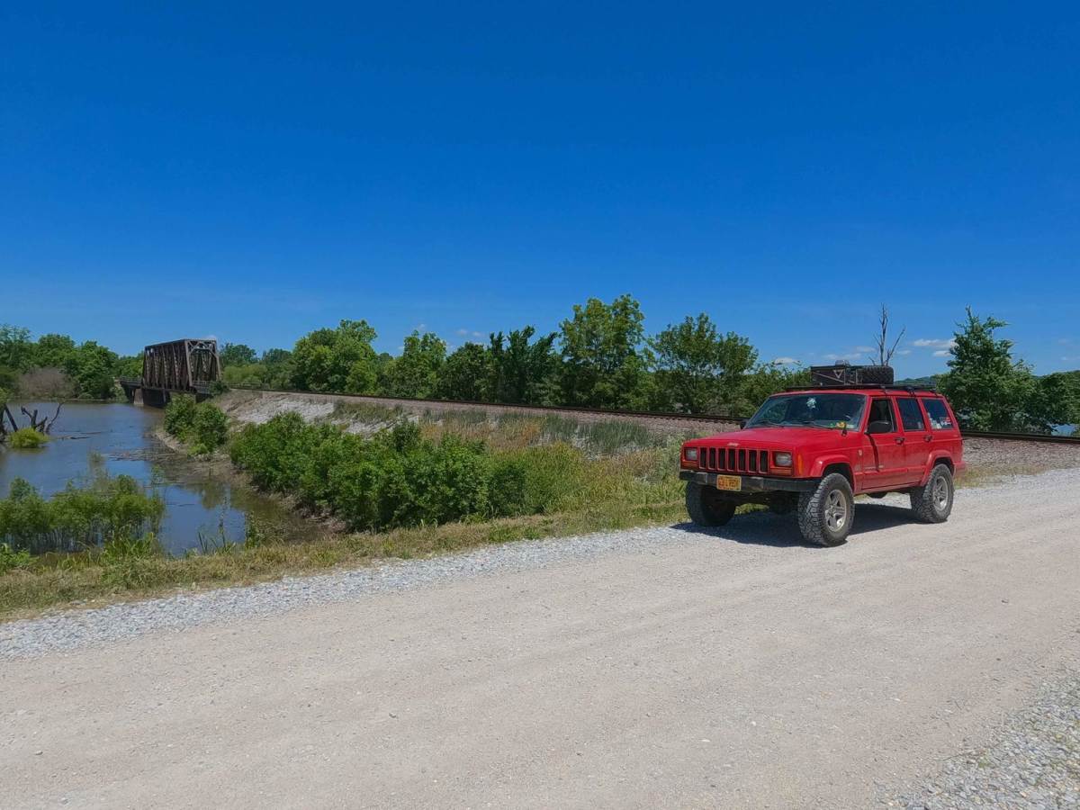 Muddy Levee Road photo 4