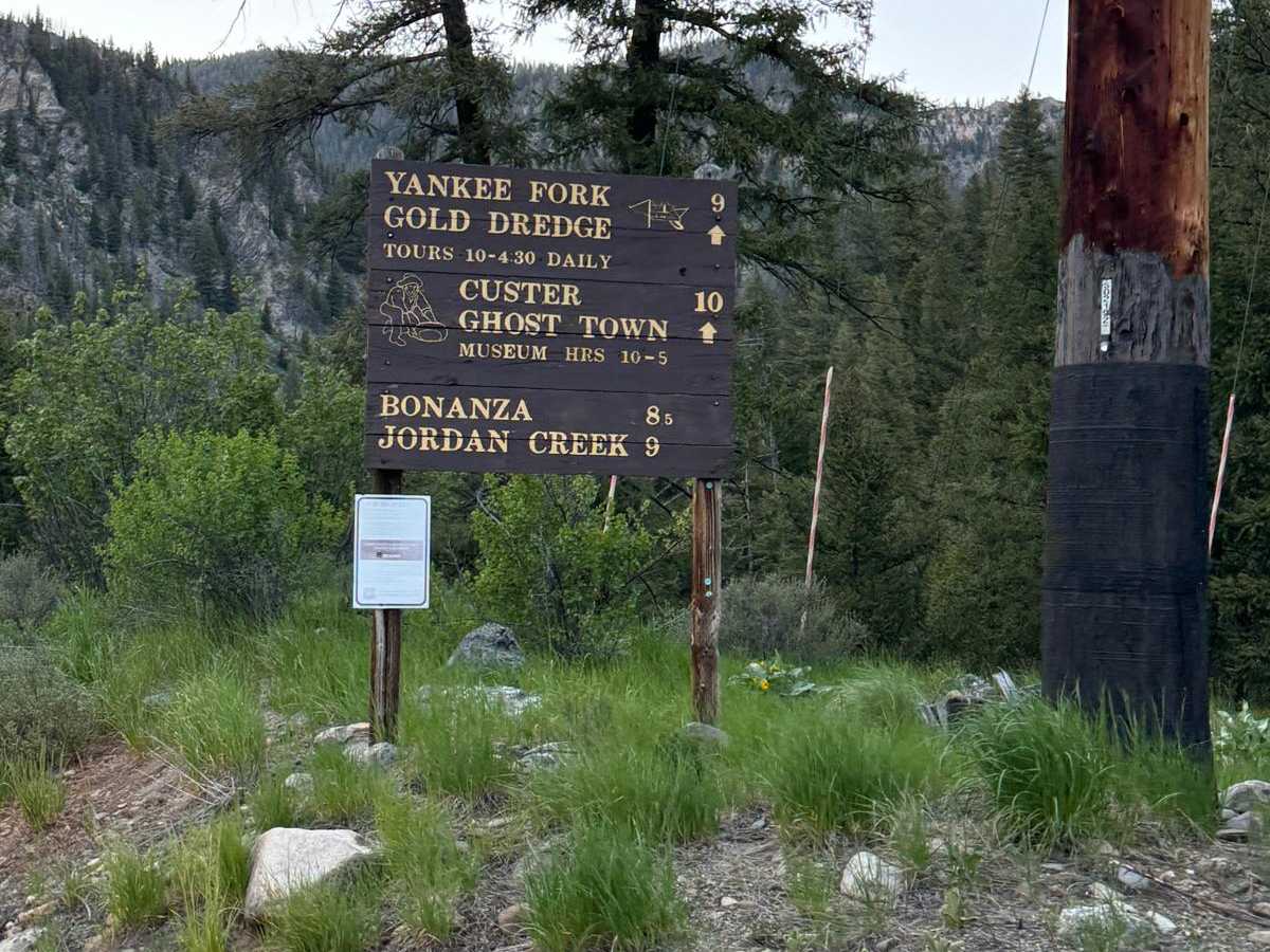 Custer Motorway (aka Yankee Fork Road) trail photo