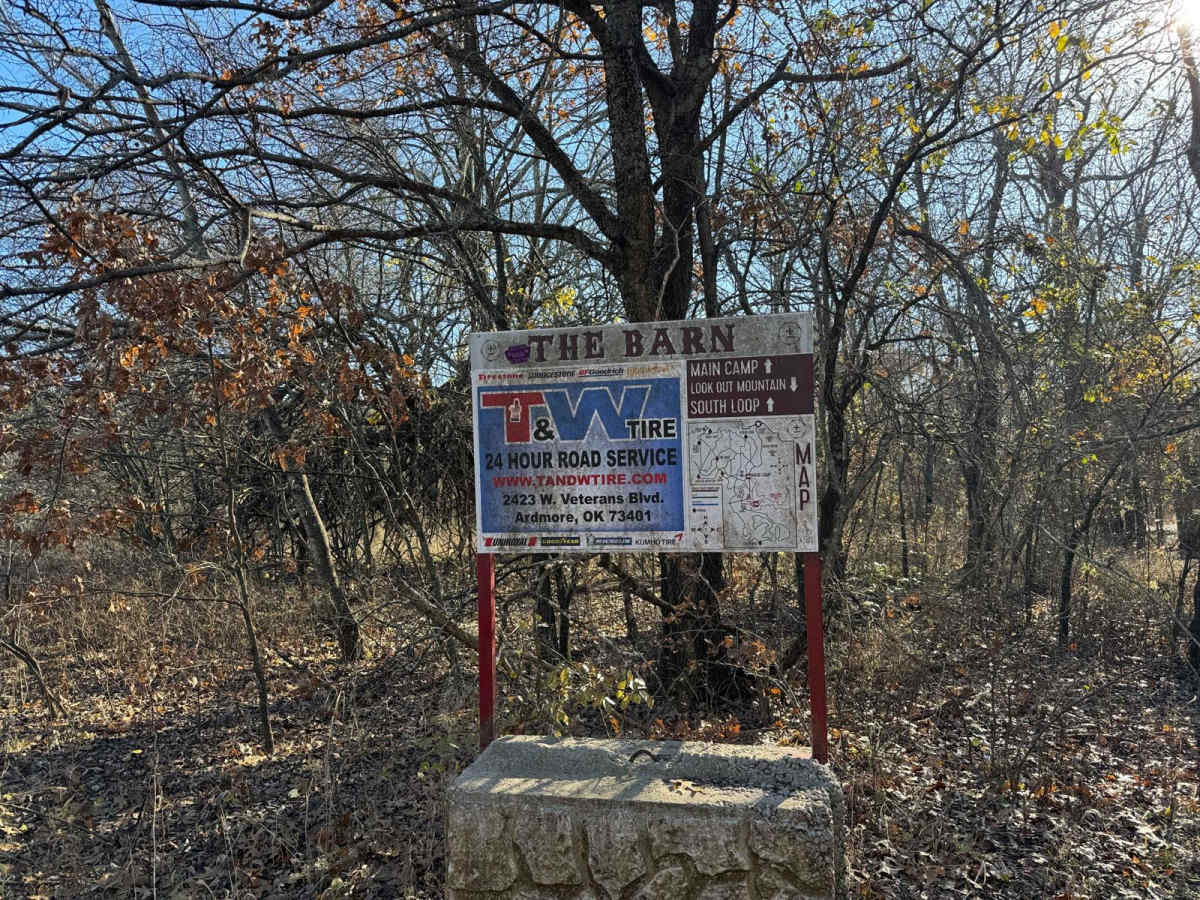Barn Road trail photo