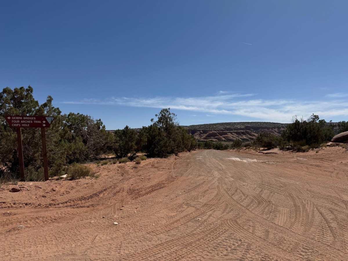 Four Arches Canyon trail photo