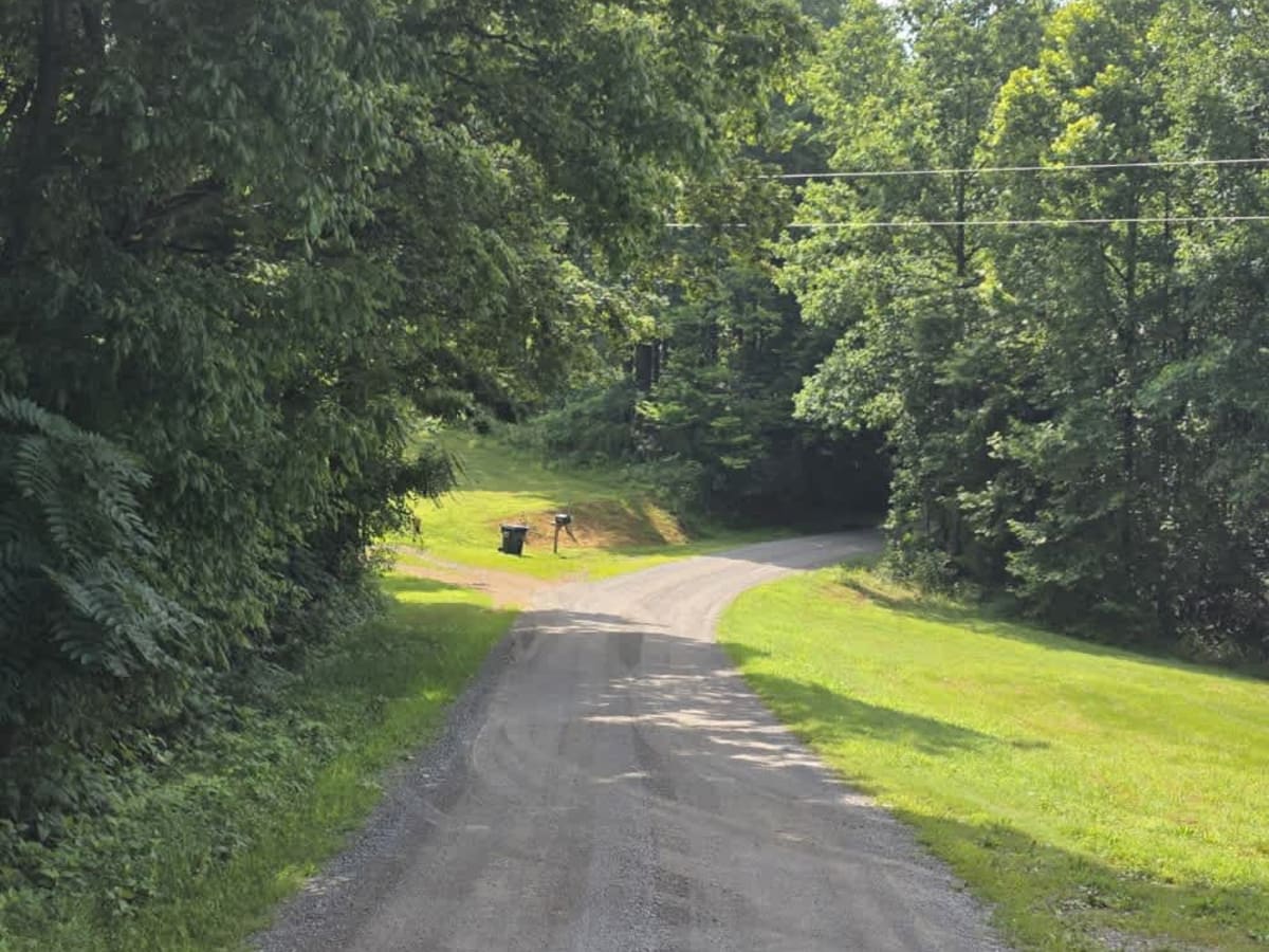 Sullivan Hollow Road - Macon County Tour photo 2