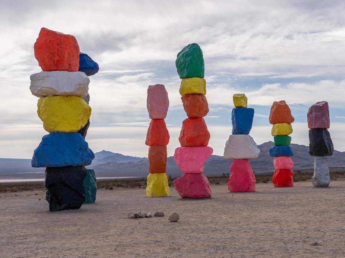 Seven Magic Mountains trail photo