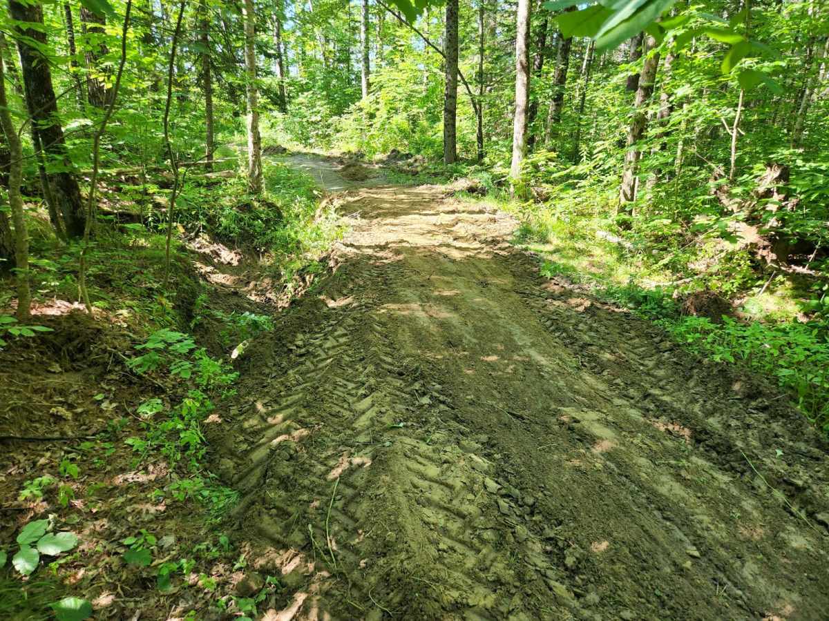 Center Trail photo 4