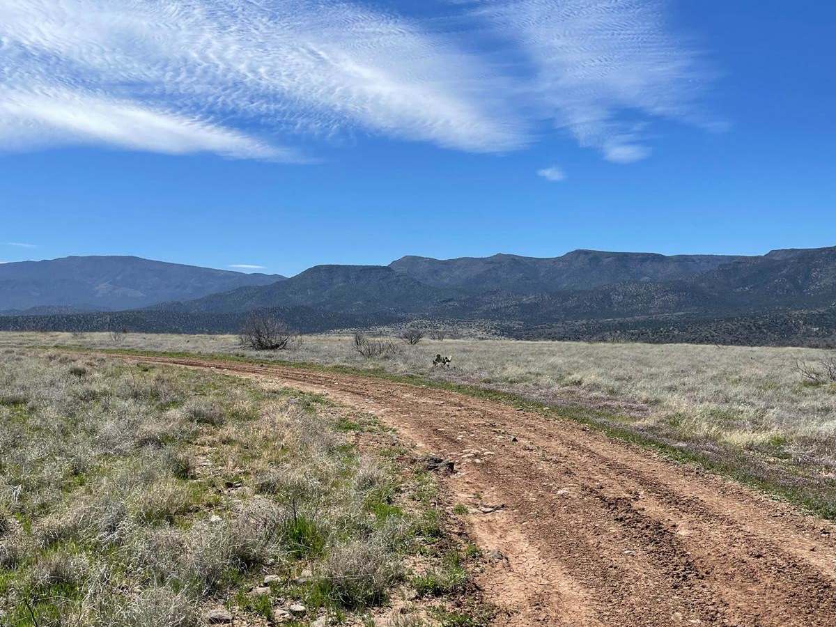 Lower Verde Valley Overlook trail photo