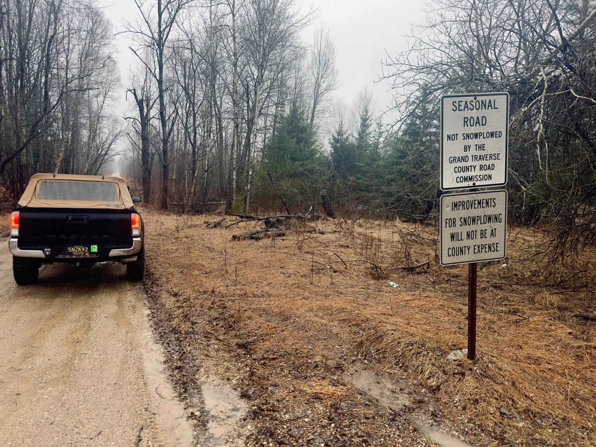 Cedar Creek Rd trail photo