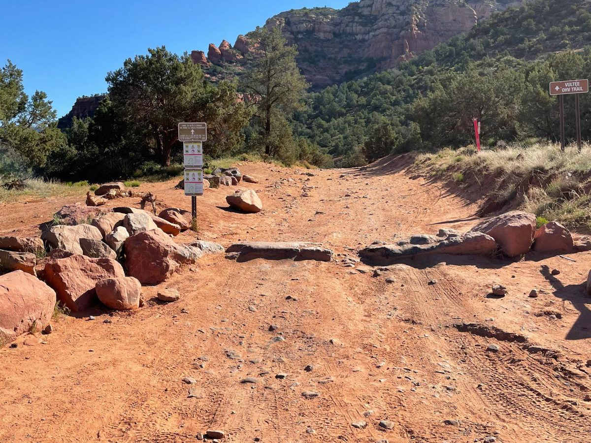 Road to Devil's Bridge & Van Deren Cabin photo 2