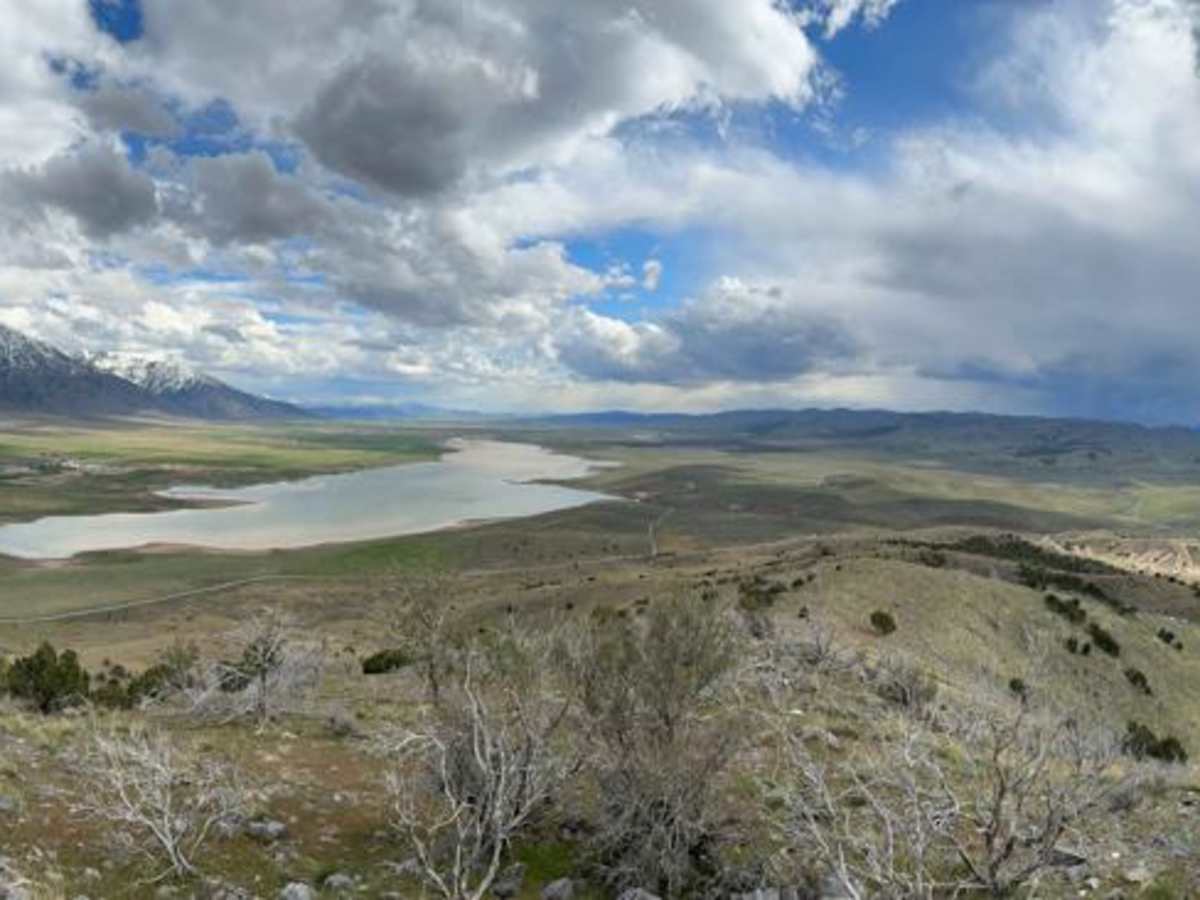 Mona Reservoir Overlook trail photo