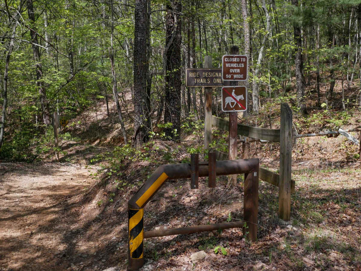 Parking Lot Trail 192 photo 4