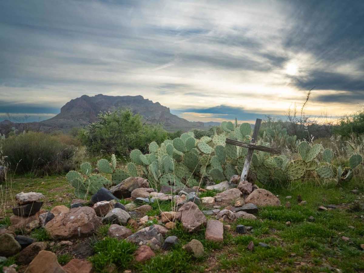 Historic Pinal Cemetery Trail photo 2